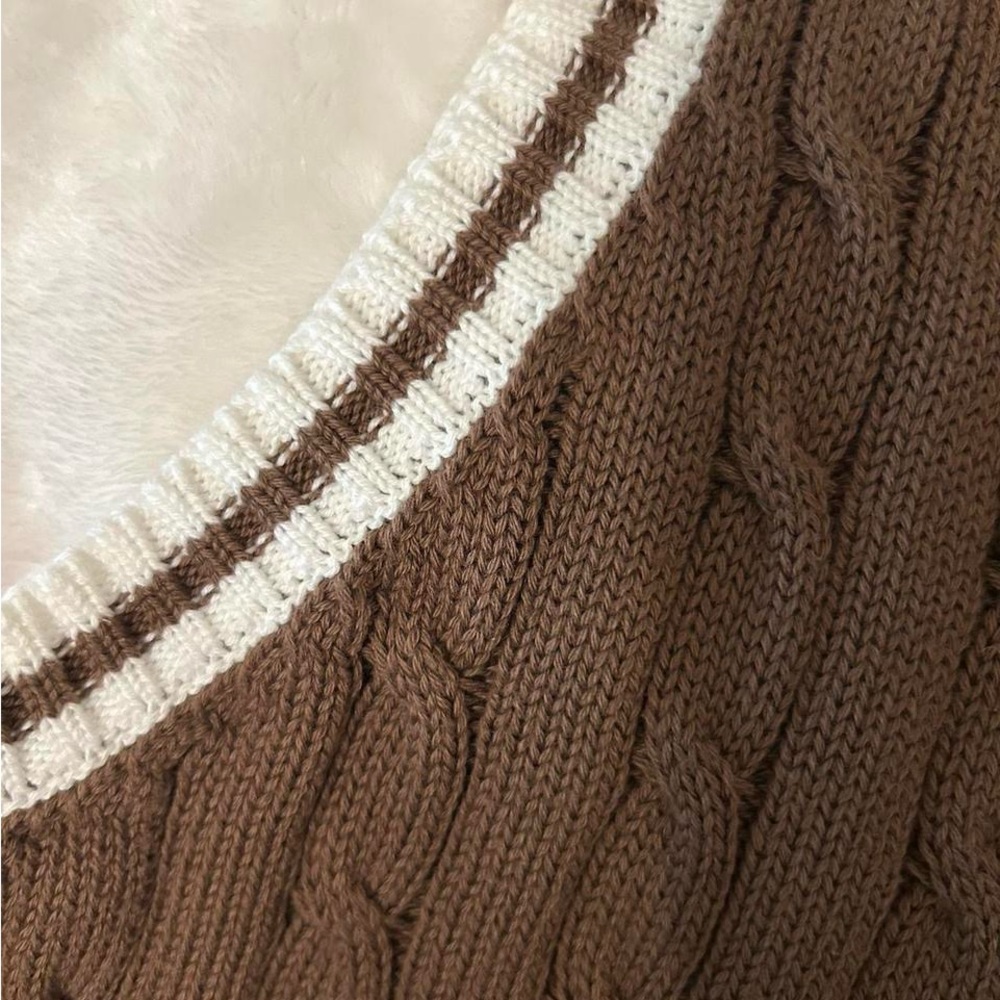 Brandy Melville Brown Knit Vest with Cream Trim - Picture 4 of 4